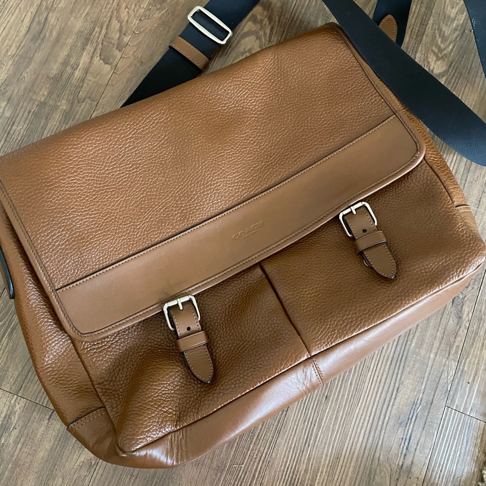 Men’s Coach Henry Messenger in Pebble Leather